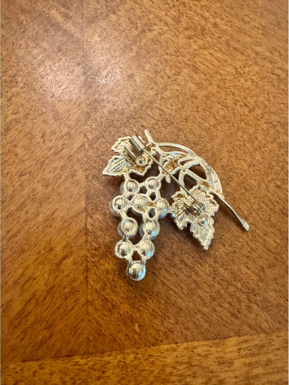 Vintage Gold Tone Grape Cluster Brooch with Faux Pearls 299 - Picture 2 of 3